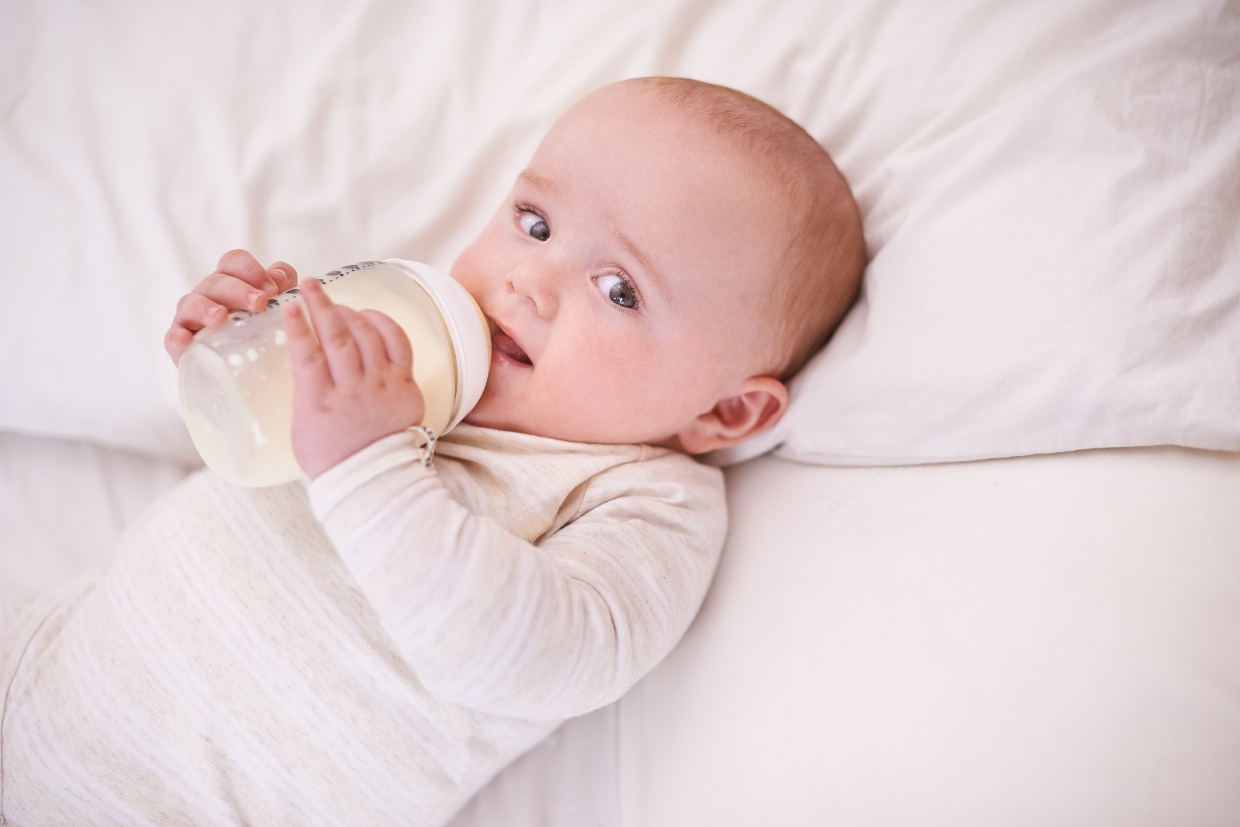 Hướng dẫn mẹ cách sử dụng bình sữa cho trẻ sơ sinh an toàn