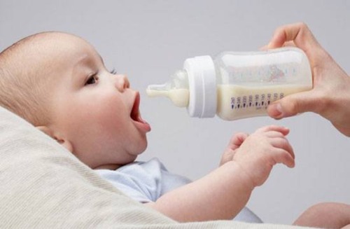 Sữa công thức chứa thành phần dinh dưỡng gần giống với sữa mẹ nhất